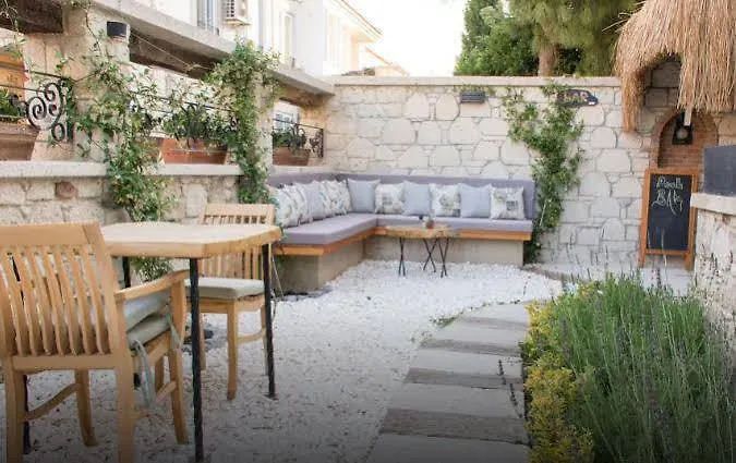 Provence Mansion Szálloda